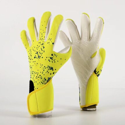 Soccer goalkeeper training gloves