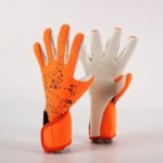 Custom latex goalkeeper gloves